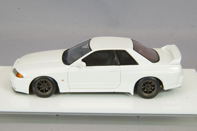 Laden Sie das Bild in Galerie -Viewer, EIDOLON 1/43 Nissan Skyline GT-R (BNR32) RS Watanabe 8 Spoke Wheels Crystal White
