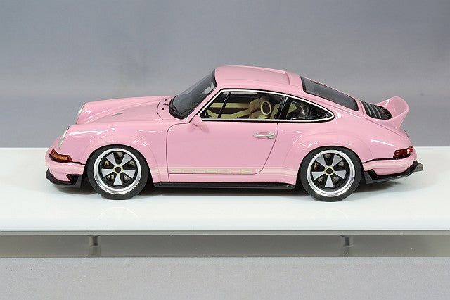 Chargez l&#39;image dans la visionneuse de la galerie, EIDOLON 1/43 Singer 911 DLS 2022 Pink
