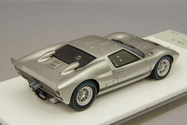 Laden Sie das Bild in Galerie -Viewer, EIDOLON 1/43 Ford GT40 Mk.II Street ver. 1966 Silver
