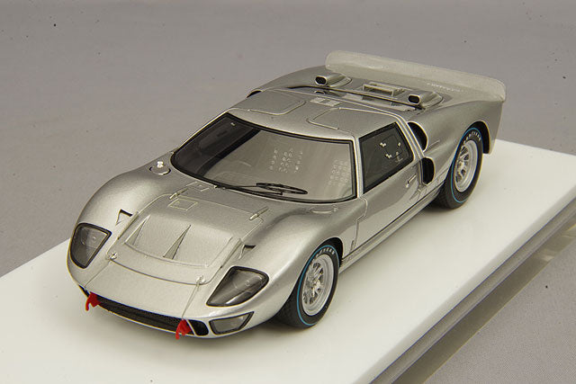 Chargez l&#39;image dans la visionneuse de la galerie, EIDOLON 1/43 Ford GT40 Mk.II Street ver. 1966 Silver
