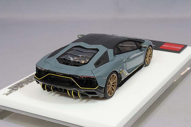 Cargue la imagen en el visor de la galería, EIDOLON 1/43 Lamborghini Aventador LP780-4 Ultimae 2021 Nireo Wheels Grigio Telesto
