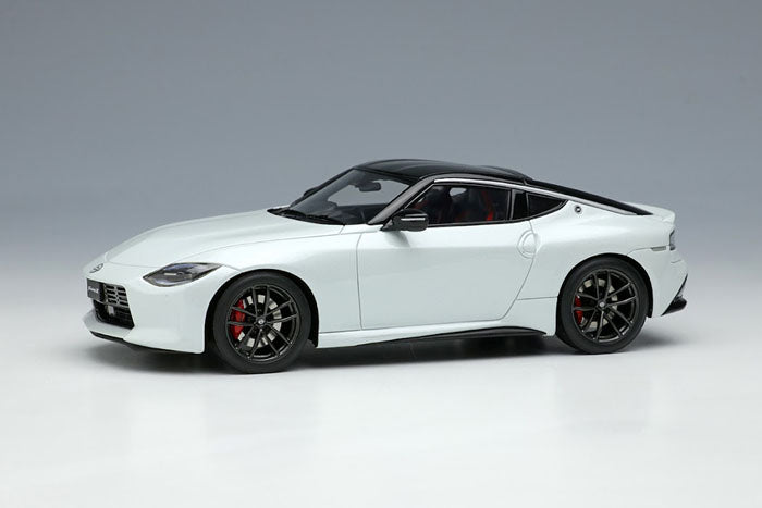 Cargue la imagen en el visor de la galería, EIDOLON EM647B Nissan Fairlady Z Versión ST 2023 (JP) Prisma Blanco
