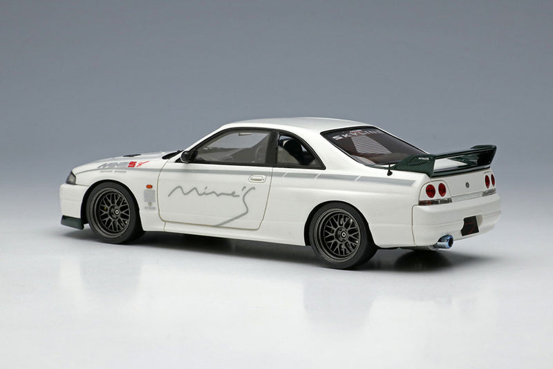 Laden Sie das Bild in Galerie -Viewer, Pre-Order EIDOLON EM680 Built By Legends Mine&#39;s Skyline GT-R (BCNR33) White
