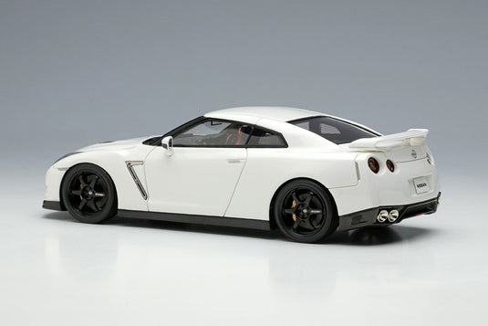 EIDOLON EM683B Nissan GT-R Track édition conçue par Nismo 2015 Brilliant White Pearl Limited 50pcs