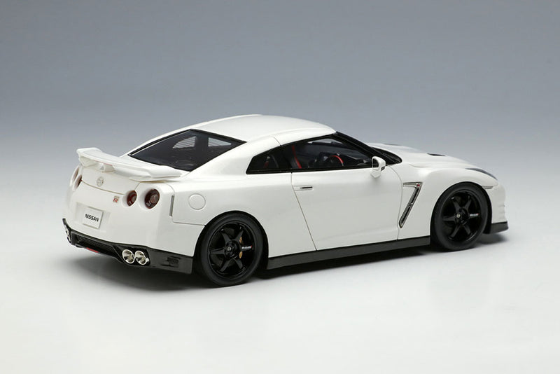 Chargez l&#39;image dans la visionneuse de la galerie, EIDOLON EM683B Nissan GT-R Track édition conçue par Nismo 2015 Brilliant White Pearl Limited 50pcs
