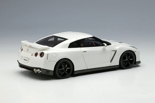 EIDOLON EM683B Nissan GT-R Track édition conçue par Nismo 2015 Brilliant White Pearl Limited 50pcs