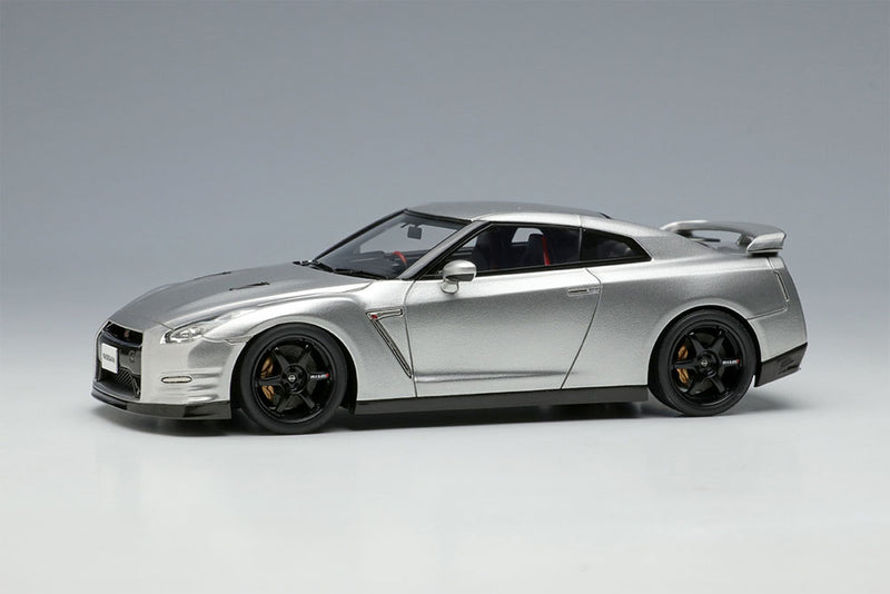 Laden Sie das Bild in Galerie -Viewer, EIDOLON EM683C Nissan GT-R Track edition engineered by Nismo 2015 Ultimate Silver Metallic Limited 50pcs
