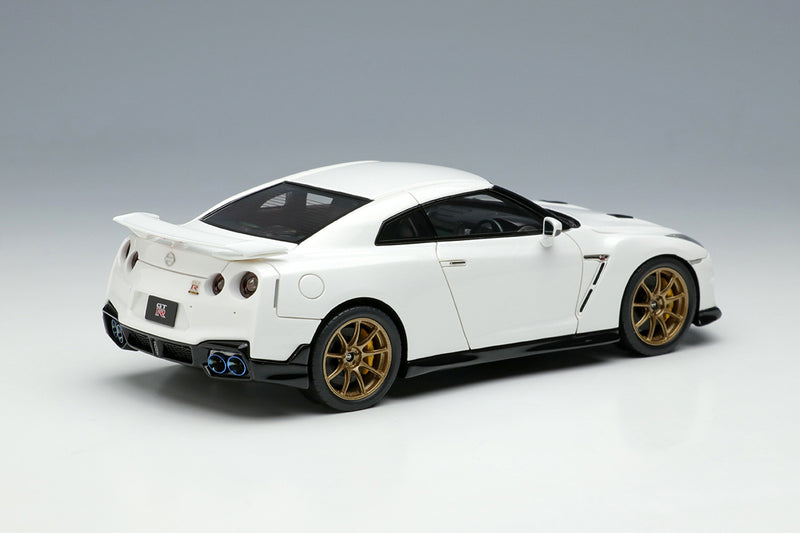 Laden Sie das Bild in Galerie -Viewer, EIDOLON EM684B Nissan GT-R Premium edition T-spec 2024 Brilliant White Pearl 1/43
