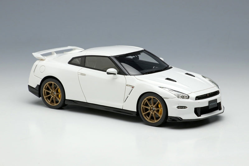 Cargue la imagen en el visor de la galería, EIDOLON EM684B Nissan GT-R Premium edición T-spec 2024 Blanco Brillante Perla 1/43
