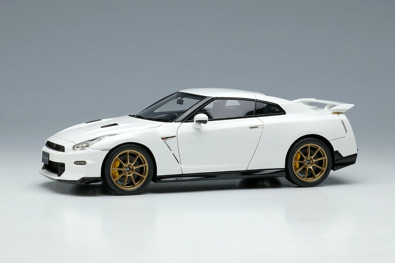 Chargez l&#39;image dans la visionneuse de la galerie, EIDOLON EM684B Nissan GT-R édition Premium T-spec 2024 Blanc Brillant Perle 1/43
