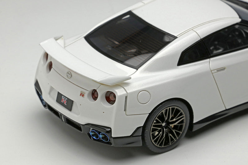 Chargez l&#39;image dans la visionneuse de la galerie, EIDOLON EM695B 1/43 Nissan GT-R Premium Edition 2024 Résine nacré blanc brillant
