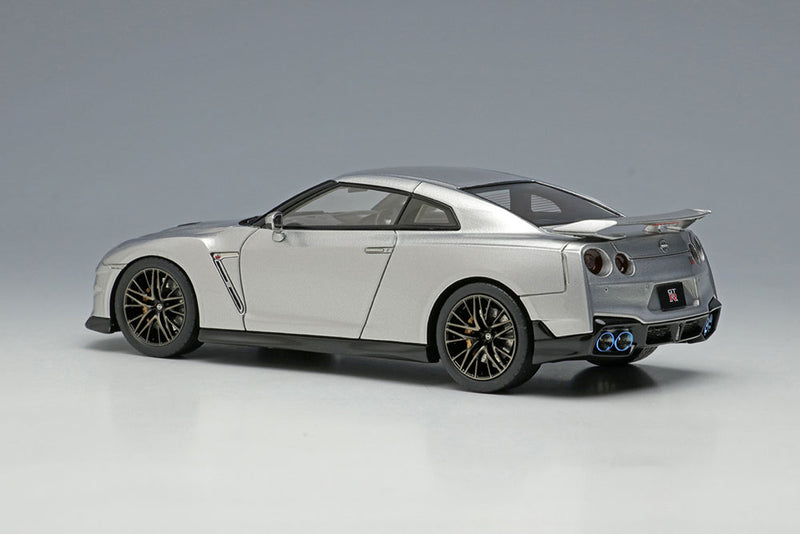 Laden Sie das Bild in Galerie -Viewer, EIDOLON EM695C Nisan GT-R Premium edition 2024 Ultimate Metal Silver
