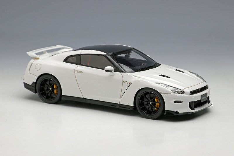 Chargez l&#39;image dans la visionneuse de la galerie, EIDOLON EM696C Nissan GT-R Track édition conçue par Nismo T-spec 2024 Brilliant White Pearl Limited 50pcs 1/43
