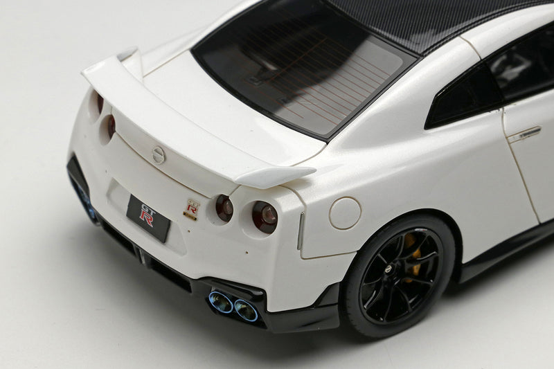 Laden Sie das Bild in Galerie -Viewer, EIDOLON EM696C Nissan GT-R Track edition engineered by Nismo T-spec 2024 Brilliant White Pearl Limited 50pcs 1/43
