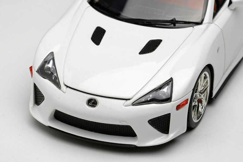 Carica immagine in Galleria Viewer, EIDOLON EM698A 1/43 Lexus LFA 2010 Rear Wing Up Whitest White Resin
