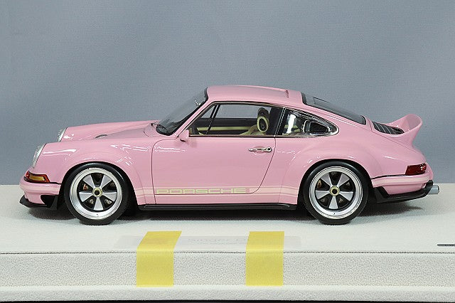 Chargez l&#39;image dans la visionneuse de la galerie, EIDOLON 1/18 Singer 911 DLS 2022 Pink
