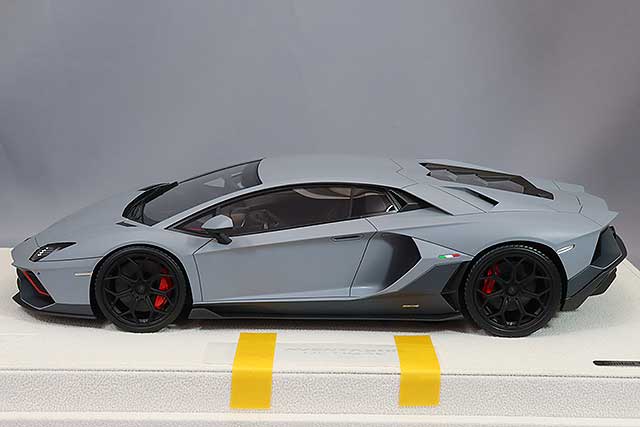 Chargez l&#39;image dans la visionneuse de la galerie, EIDOLON 1/18 Lamborghini Aventador LP780-4 Ultimae 2021 Grigio Acheso/Grigio Teca
