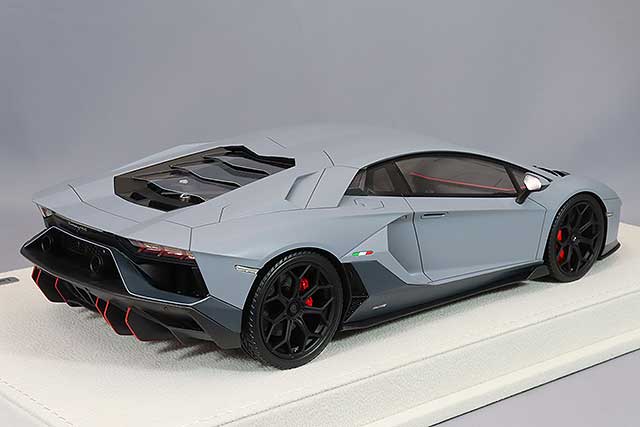 Cargue la imagen en el visor de la galería, EIDOLON 1/18 Lamborghini Aventador LP780-4 Ultimae 2021 Grigio Acheso/Grigio Teca
