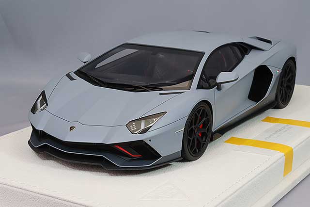 Cargue la imagen en el visor de la galería, EIDOLON 1/18 Lamborghini Aventador LP780-4 Ultimae 2021 Grigio Acheso/Grigio Teca
