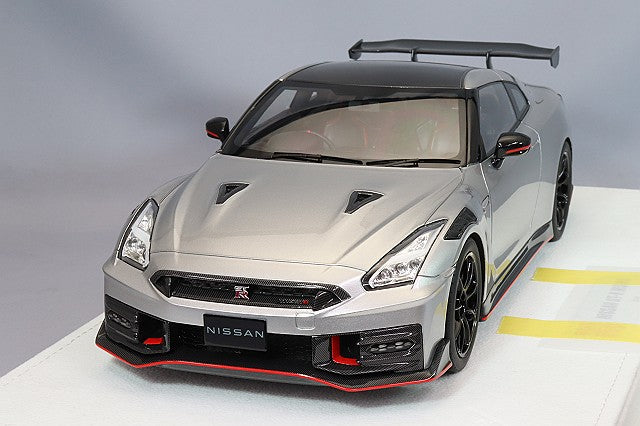 Laden Sie das Bild in Galerie -Viewer, EIDOLON 1/18 Nissan GT-R NISMO 2024 Ultimate Metal Silver
