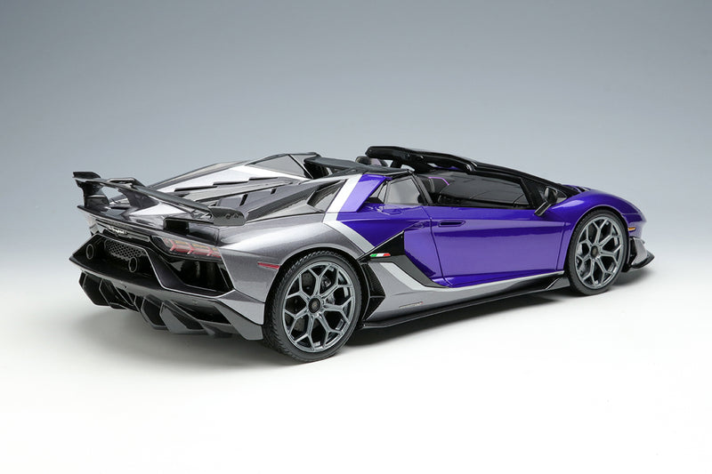 Laden Sie das Bild in Galerie -Viewer, EIDOLON EML079C 1/18 Lamborghini Aventador SVJ Roadster 2020 Ad Personam 2 Tone Paint Viola Hestia/Grigio Lynx Resin
