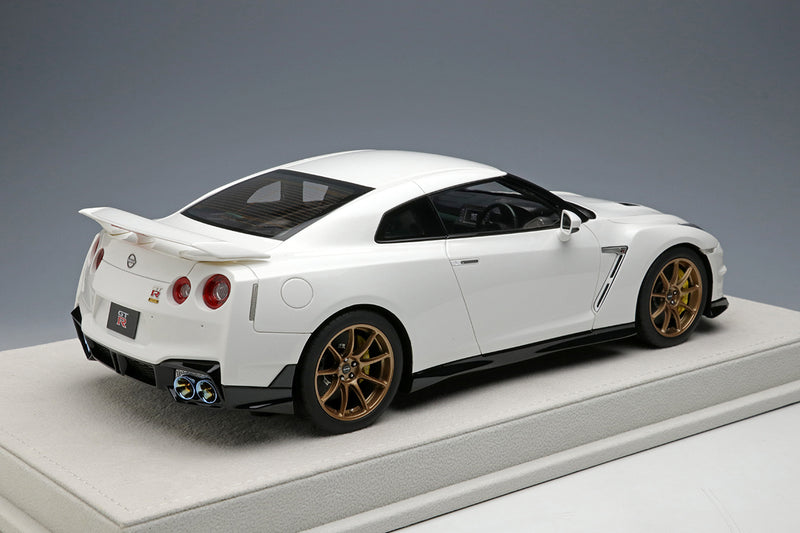 Chargez l&#39;image dans la visionneuse de la galerie, EIDOLON EML082B 1/18 Nissan GT-R Premium Edition T-spec 2024 Résine nacré blanc brillant
