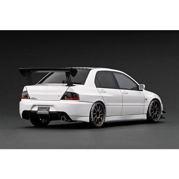 Cargue la imagen en el visor de la galería, Modelo de encendido IG2433 1/18 Mitsubishi Lancer Evolution IX CT9A Blanco con Motor [Resina Fundida]
