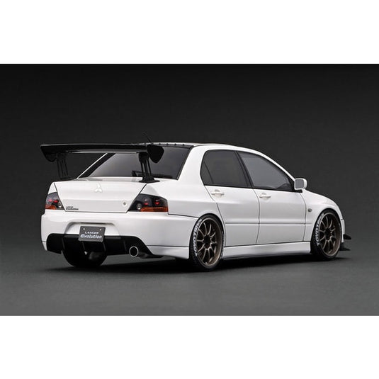 Modèle d'allumage IG2433 1/18 Mitsubishi Lancer Evolution IX CT9A blanc avec moteur [moulée en résine]