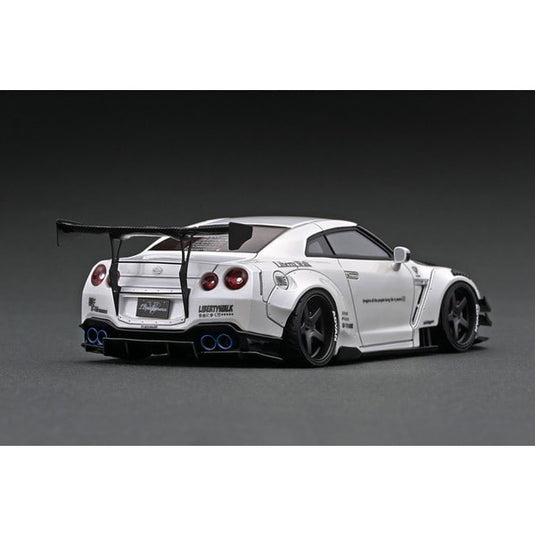 Modelo de encendido IG2553 1/43 LB Works Nissan GT-RR35 Tipo 2 Blanco con la Sra. Chisaki Kato [Resin Cast]