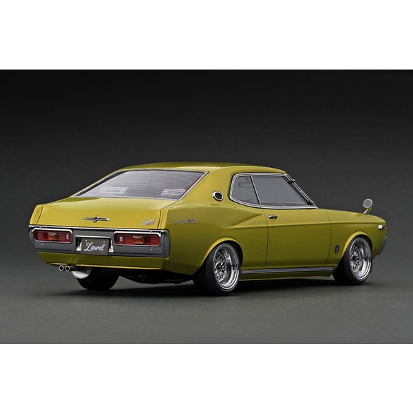 Load image into Gallery viewer, Ignition model IG3011 1/18 Nissan Laurel 2000SGX C130 Green with Engine [Resin Cast]
