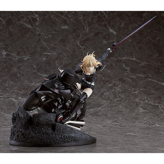 Pre-Order Good Smile Company Fate/Grand Order Saber/Altria Pendragon (Alter) & Cuirassier Noir (Reissue) [Painted Finished Figure, Height Approx. 270mm, 1/8 Scale]