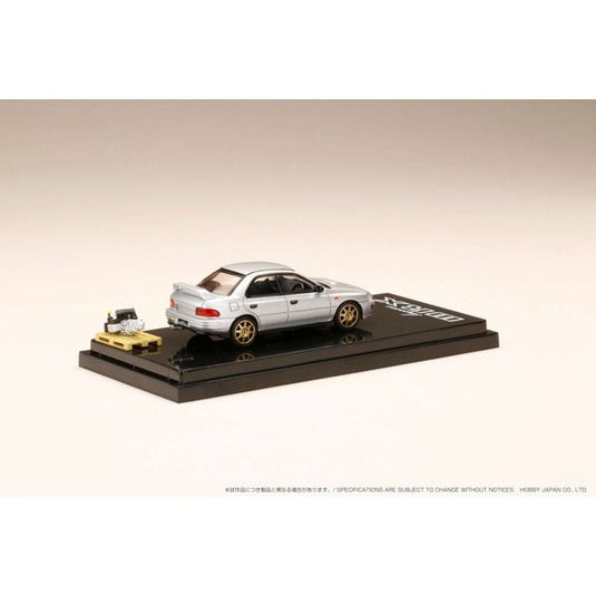 Hobby JAPAN HJ642013BS 1/64 Subaru Impreza WRX GC8 1992, Version personnalisée avec affichage du moteur, modèle argent clair métallique moulé sous pression