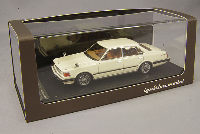 Cargue la imagen en el visor de la galería, Modelo de encendido 1/43 Nissan Cedric (P430) 4Dr Hardtop 280E Brougham White con ruedas de malla de alambre de 14 pulgadas IG1452
