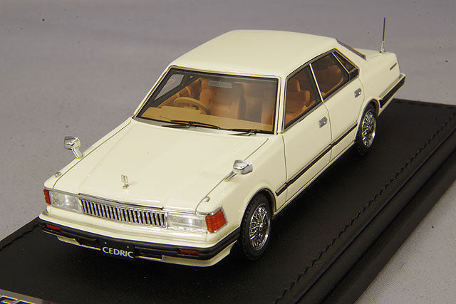 Chargez l&#39;image dans la visionneuse de la galerie, modèle d&#39;allumage 1/43 Nissan Cedric (P430) 4Dr Hardtop 280E Brougham blanc avec roues en treillis métallique de 14 poucesIG1452
