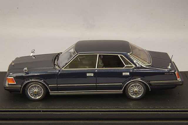 Chargez l&#39;image dans la visionneuse de la galerie, modèle d&#39;allumage 1/43 Nissan Cedric (P430) 4Dr HT 280E Brougham Deep Blue Metallic avec roues grillagées de 14 poucesIG1453
