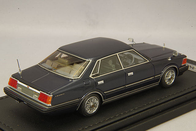 Cargue la imagen en el visor de la galería, Modelo de encendido 1/43 Nissan Cedric (P430) 4Dr HT 280E Brougham Azul Profundo Metálico con Ruedas de Malla de Alambre de 14 pulgadas IG1453
