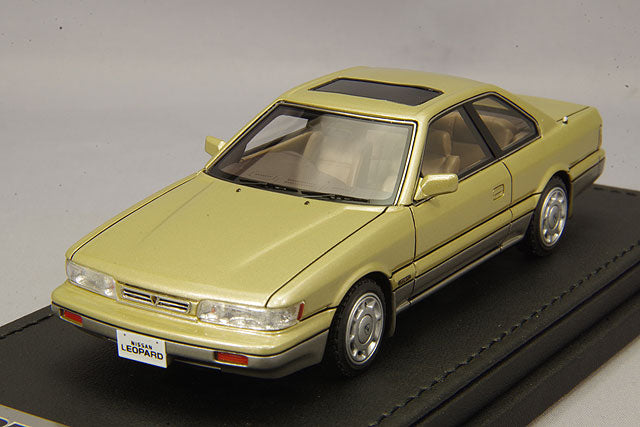 Chargez l&#39;image dans la visionneuse de la galerie, Modèle d&#39;allumage 1/43 Nissan Leopard F31 Ultima V30 Twin Cam Turbo or/argent avec roues normales de 15 pouces (argent) IG1567
