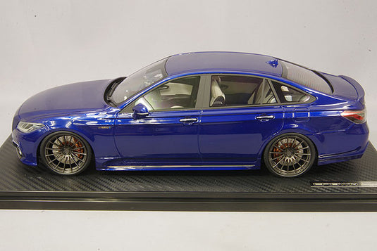 modèle d'allumage 1/18 Toyota Crown (220) 3,5L RS Advance Bleu métallisé avec roues RS05RR 19 pouces (Gunmetal) IG1680