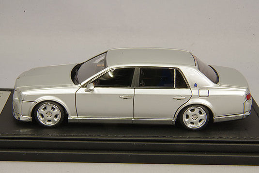 ignition model 1/43 Toyota Century (UWG60) Silver with OZ Dish Type 19-inch Wheels (Polish/Silver)IG1730