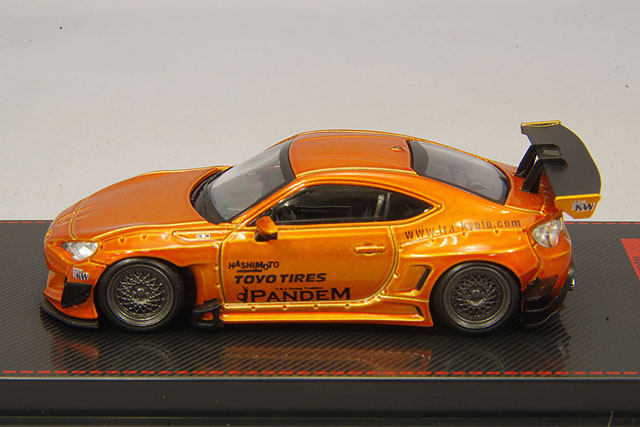 Chargez l&#39;image dans la visionneuse de la galerie, modèle d&#39;allumage 1/64 Pandem Toyota 86 V3 Orange métallisé avec Rocket Bunny 6666 Mesh 17 pouces Roues NoirIG1752
