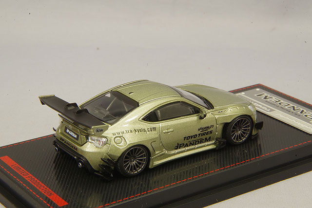 Cargue la imagen en el visor de la galería, modelo de encendido 1/64 Pandem Toyota 86 V3 Verde Metálico con Ruedas RS05RR de 18 pulgadas (Gunmetal) IG1754
