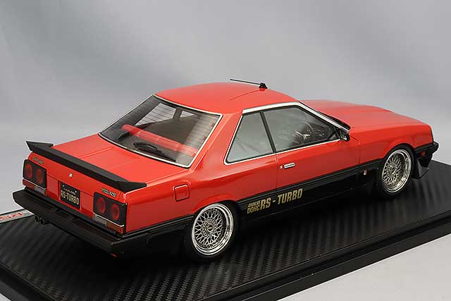 Cargue la imagen en el visor de la galería, Modelo de encendido 1/18 Nissan Skyline 2000 RS-Turbo (R30) Rojo/Negro con ruedas BBS RS de 17 pulgadas (polaco y plateado) IG2349
