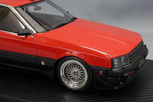 Chargez l&#39;image dans la visionneuse de la galerie, modèle d&#39;allumage 1/18 Nissan Skyline 2000 RS-Turbo (R30) Rouge/Noir avec roues BBS RS 17 pouces (polonaise et argent) IG2349
