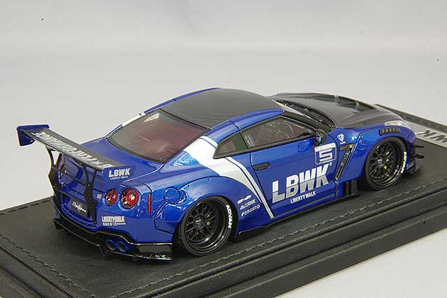 Chargez l&#39;image dans la visionneuse de la galerie, modèle d&#39;allumage 1/43 LB-WORKS Nissan GT-R R35 Type 2 Bleu avec capot en carbone et roues LD97LD-12 de 20 pouces (noir mat) IG2551
