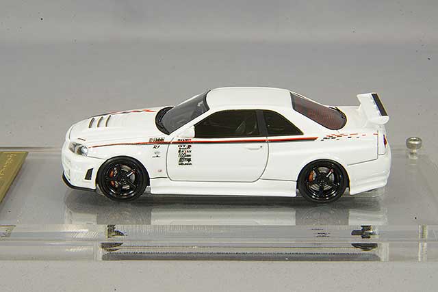 Chargez l&#39;image dans la visionneuse de la galerie, modèle d&#39;allumage 1/64 Nismo R34 GT-R R Tune White avec roues Nismo LMGT4 19 pouces (Noir) IG2575
