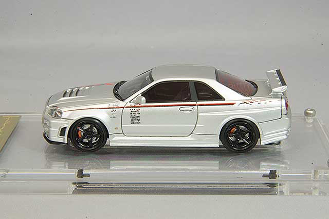 Cargue la imagen en el visor de la galería, Modelo de encendido 1/64 Nismo R34 GT-R R Tune Silver ResinIG2576
