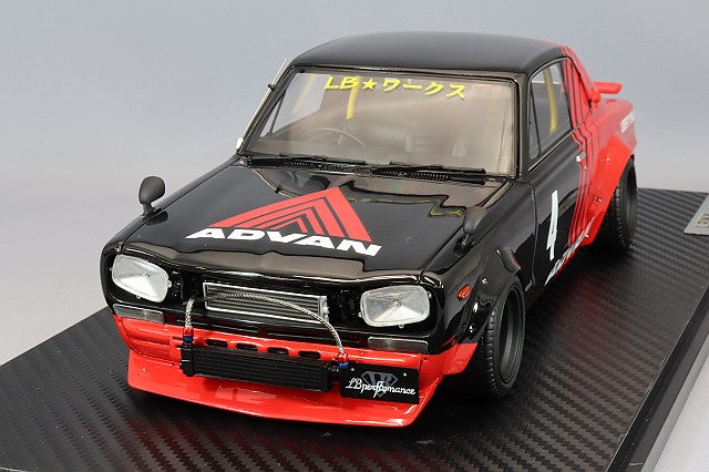 Chargez l&#39;image dans la visionneuse de la galerie, modèle d&#39;allumage 1/18 LB-WORKS Hakosuka 2Dr &quot;Advan&quot; Noir/Rouge avec jantes profondes en acier de 14 pouces (Noir) IG2646
