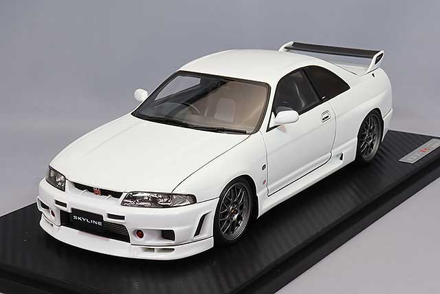 Modelo de encendido 1/18 Nissan Skyline GT-R (BCNR33) Blanco con ruedas BBS RG-R de 18 pulgadas (Gunmetal) IG2684