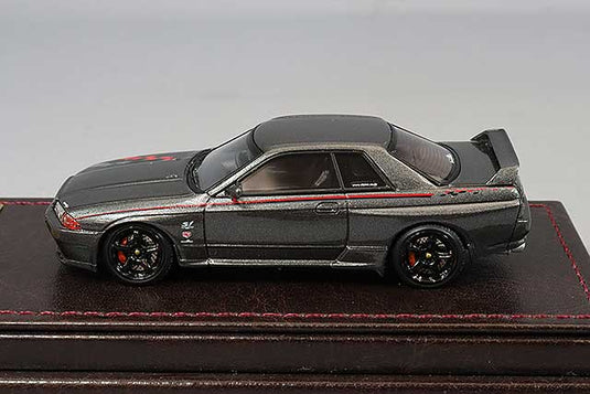 Modelo de encendido 1/64 Nissan Skyline GT-R Nismo (R32) Gunmetallic con ruedas Nismo LMGT4 de 18 pulgadas (negro) IG2686