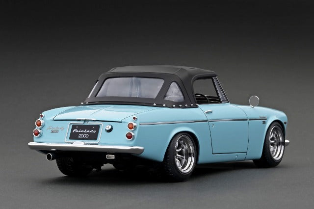 Laden Sie das Bild in Galerie -Viewer, Pre-order IG2711 Ignition Model 1/18 Nissan DATSUN Datsun Fairlady 2000 (SR311) LightBlue
